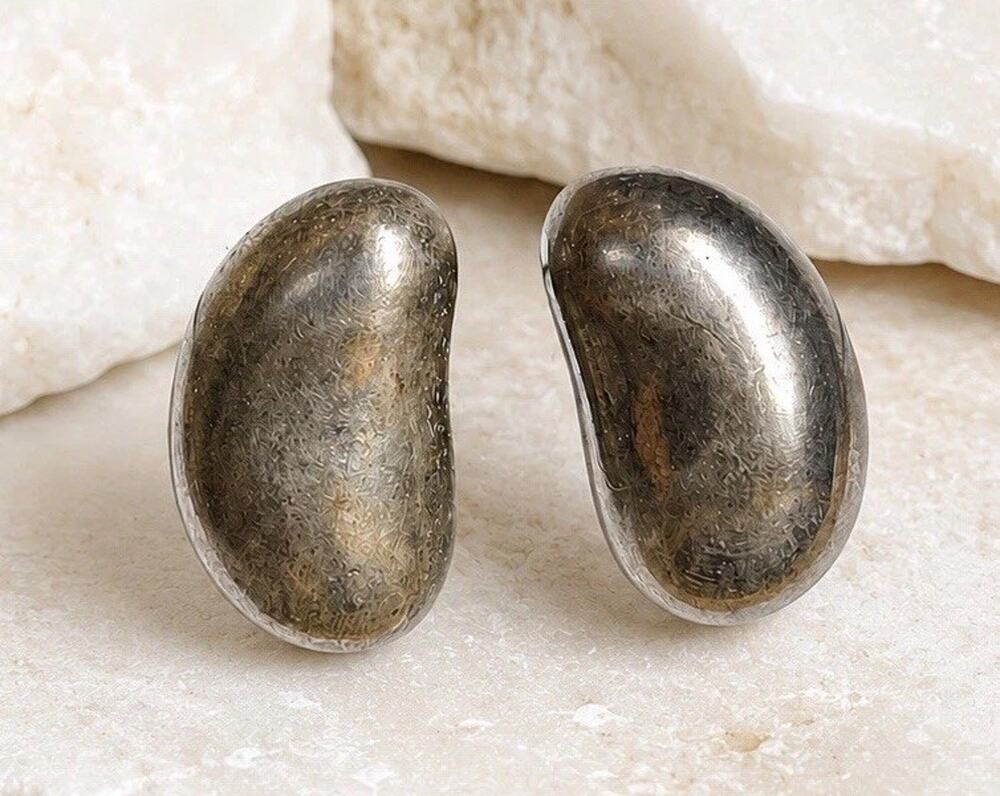 Vintage Modernist Silver Tone Bean Stud Earrings Abstract Organic Pebble Jewelry